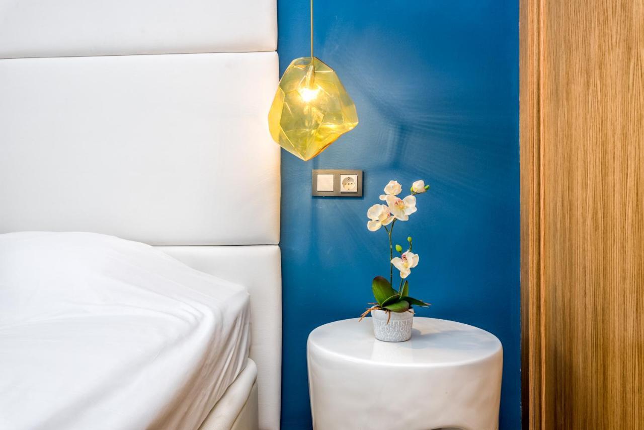 Atico Con Terraza Ac 1hab En El Centro Y Piscina Comunitaria Apartment *