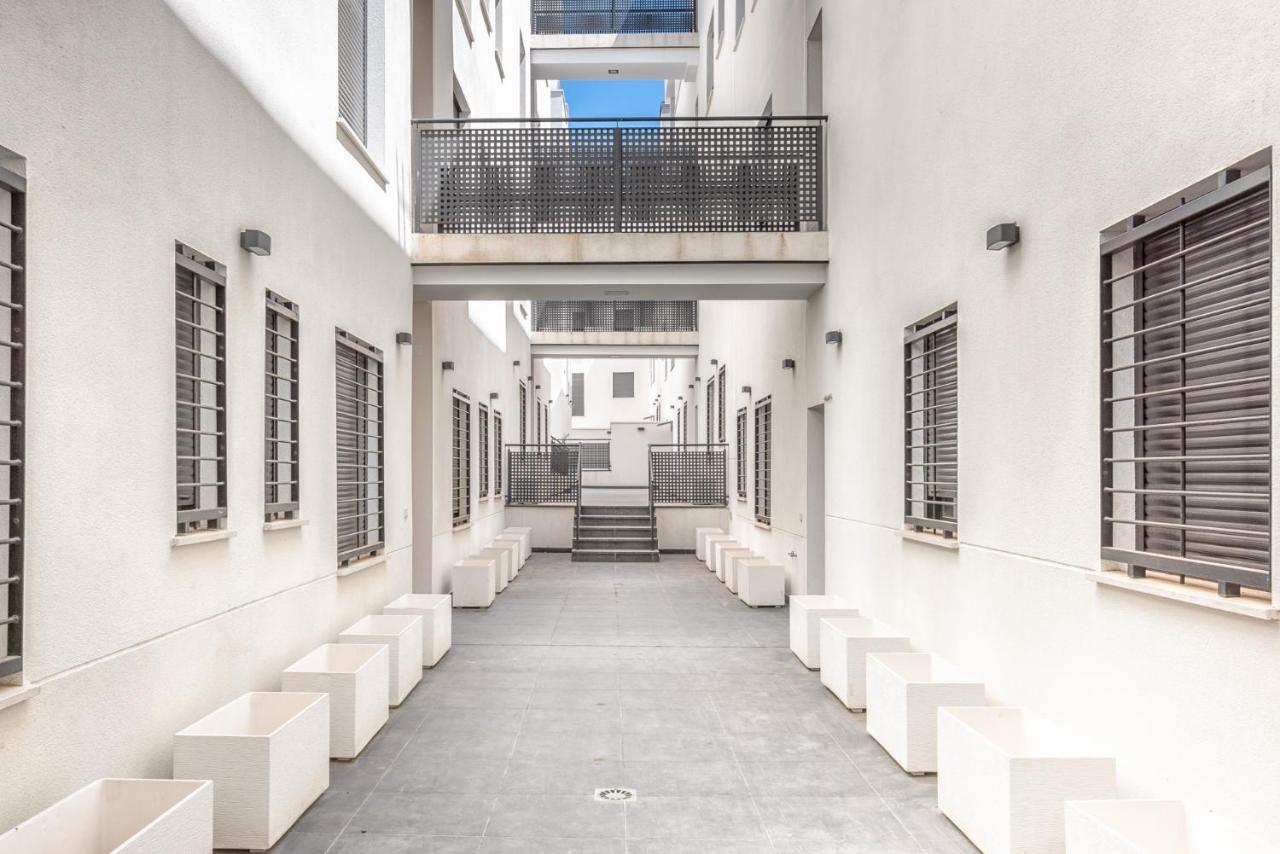 Atico Con Terraza Ac 1hab En El Centro Y Piscina Comunitaria Apartment *