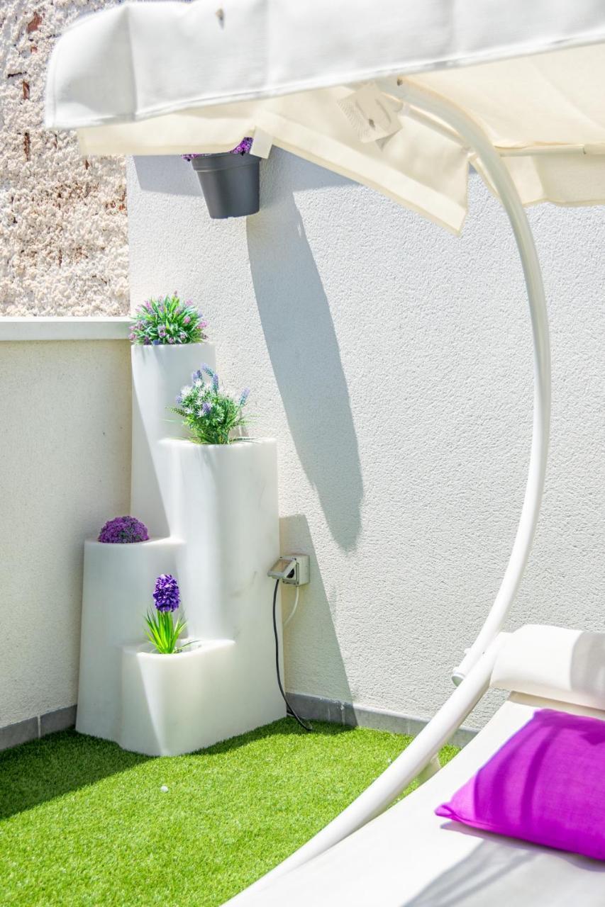 Appartamento Atico Con Terraza Ac 1hab En El Centro Y Piscina Comunitaria *