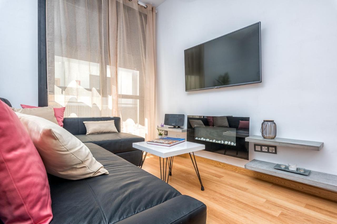 Appartamento Atico Con Terraza Ac 1hab En El Centro Y Piscina Comunitaria Málaga